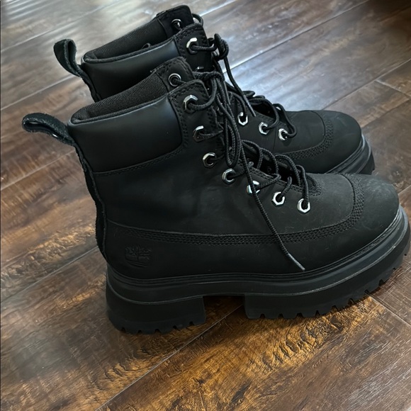 Timberland Women's Black Boots - Picture 1 of 6